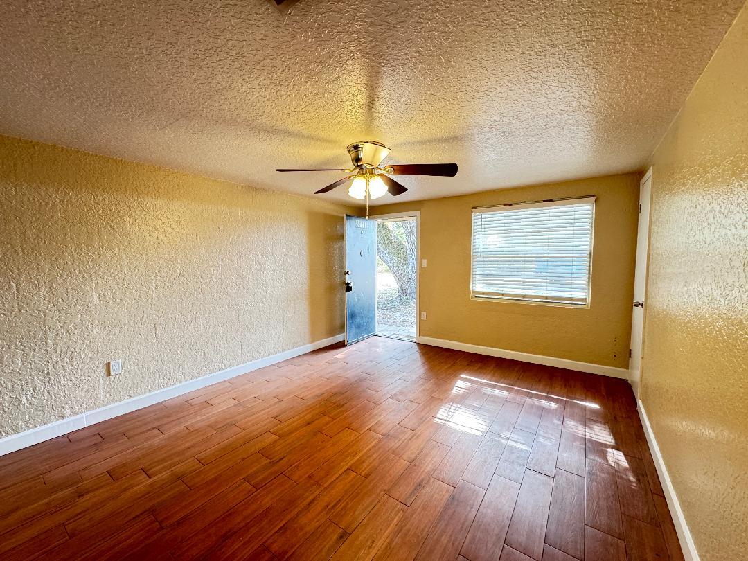 2/1 Duplex On Quiet Dead End Street property image