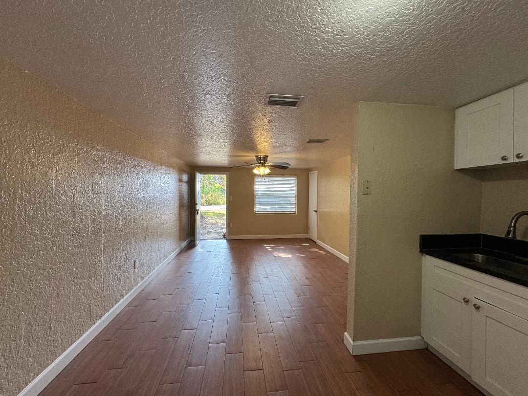 2/1 Duplex On Quiet Dead End Street property image