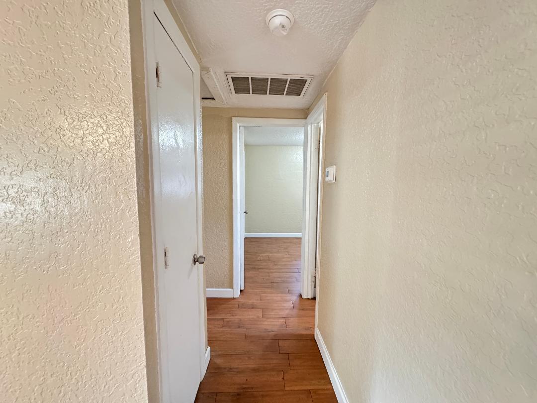 2/1 Duplex On Quiet Dead End Street property image