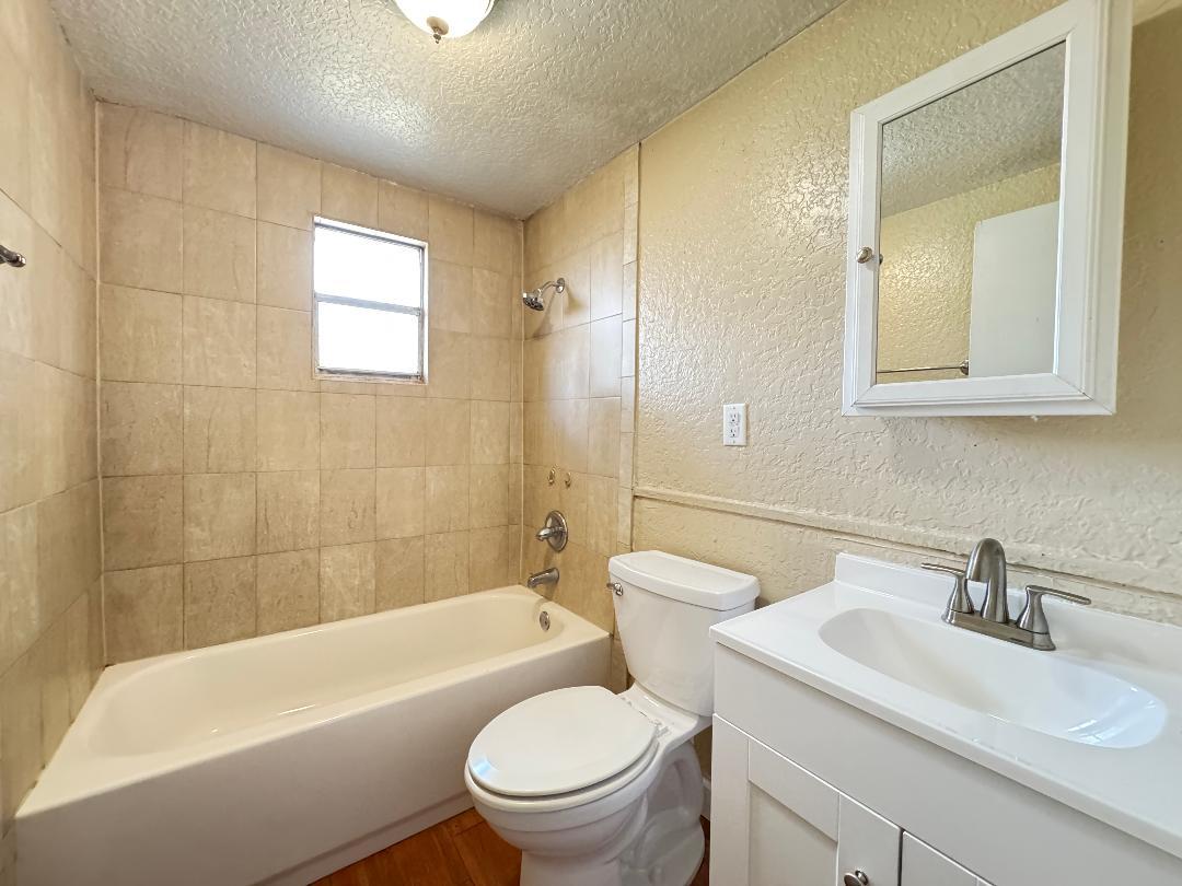 2/1 Duplex On Quiet Dead End Street property image