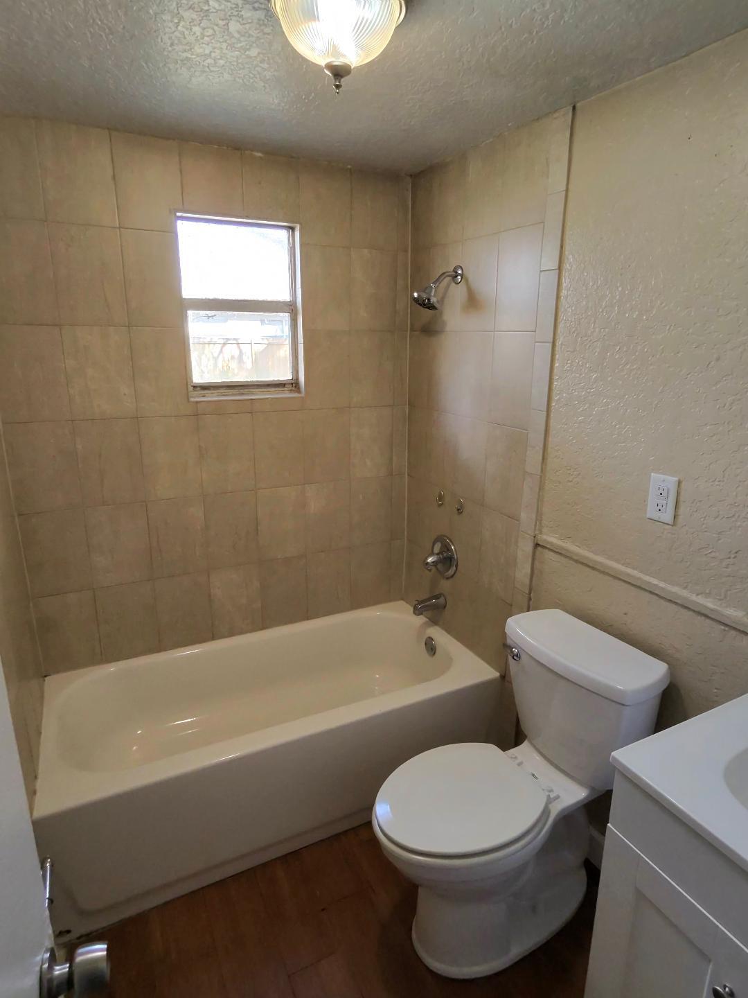 2/1 Duplex On Quiet Dead End Street property image