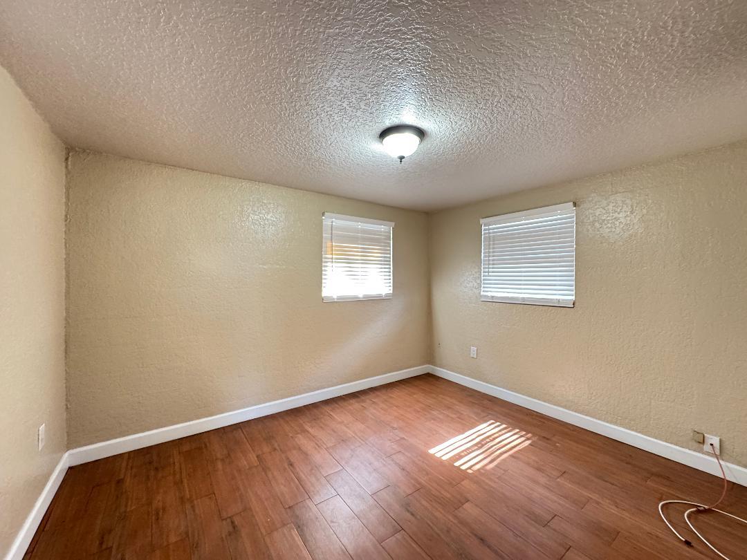 2/1 Duplex On Quiet Dead End Street property image