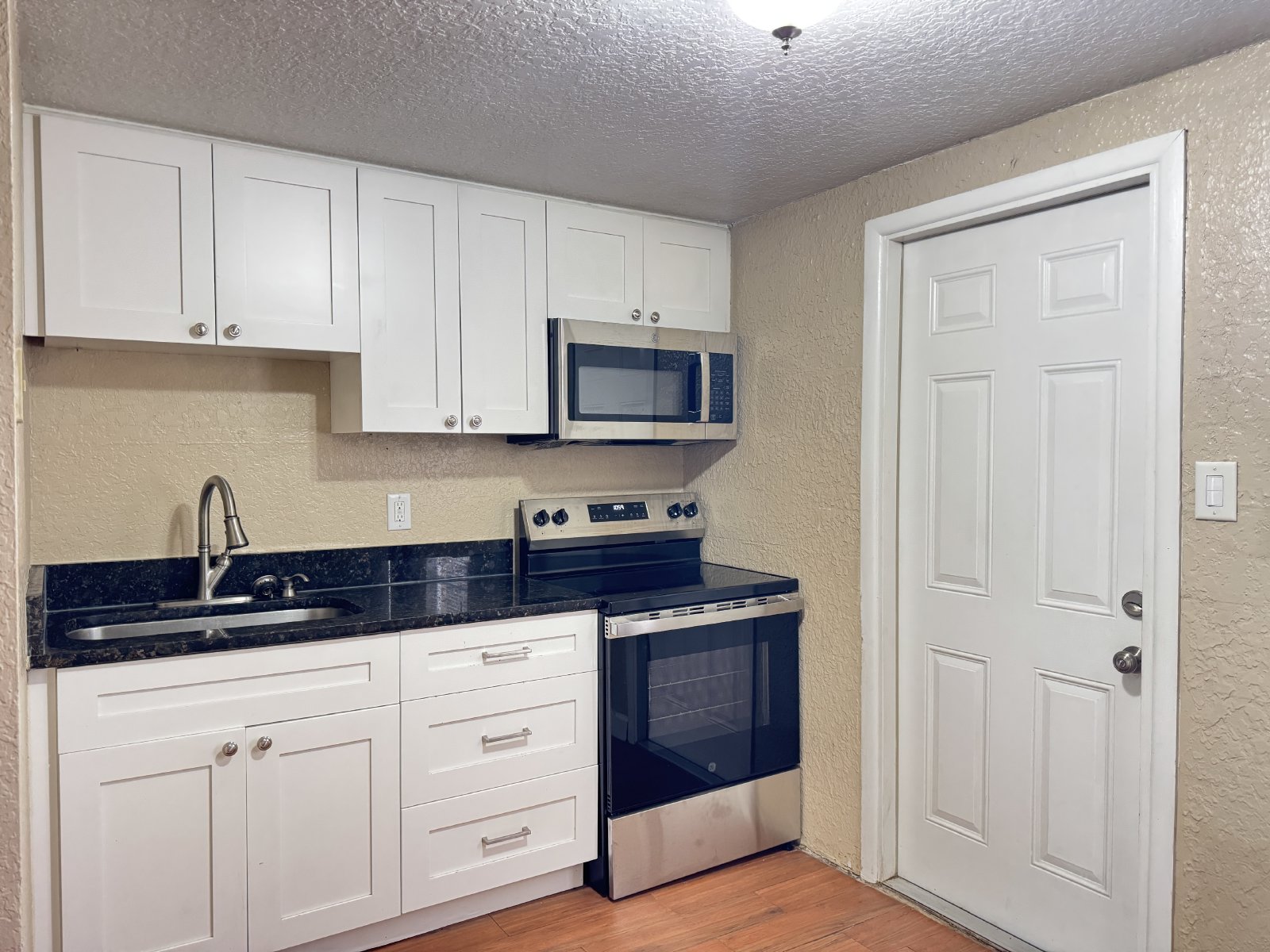 2/1 Duplex On Quiet Dead End Street property image