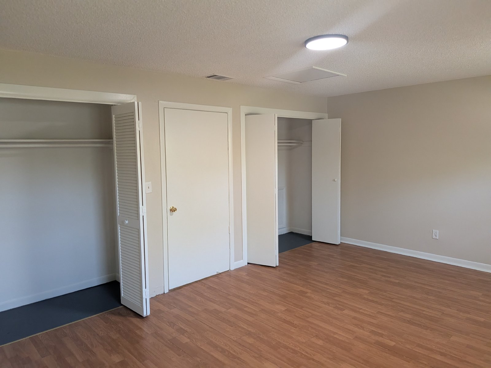 Large One Bedroom One Bathroom In Brooksville property image