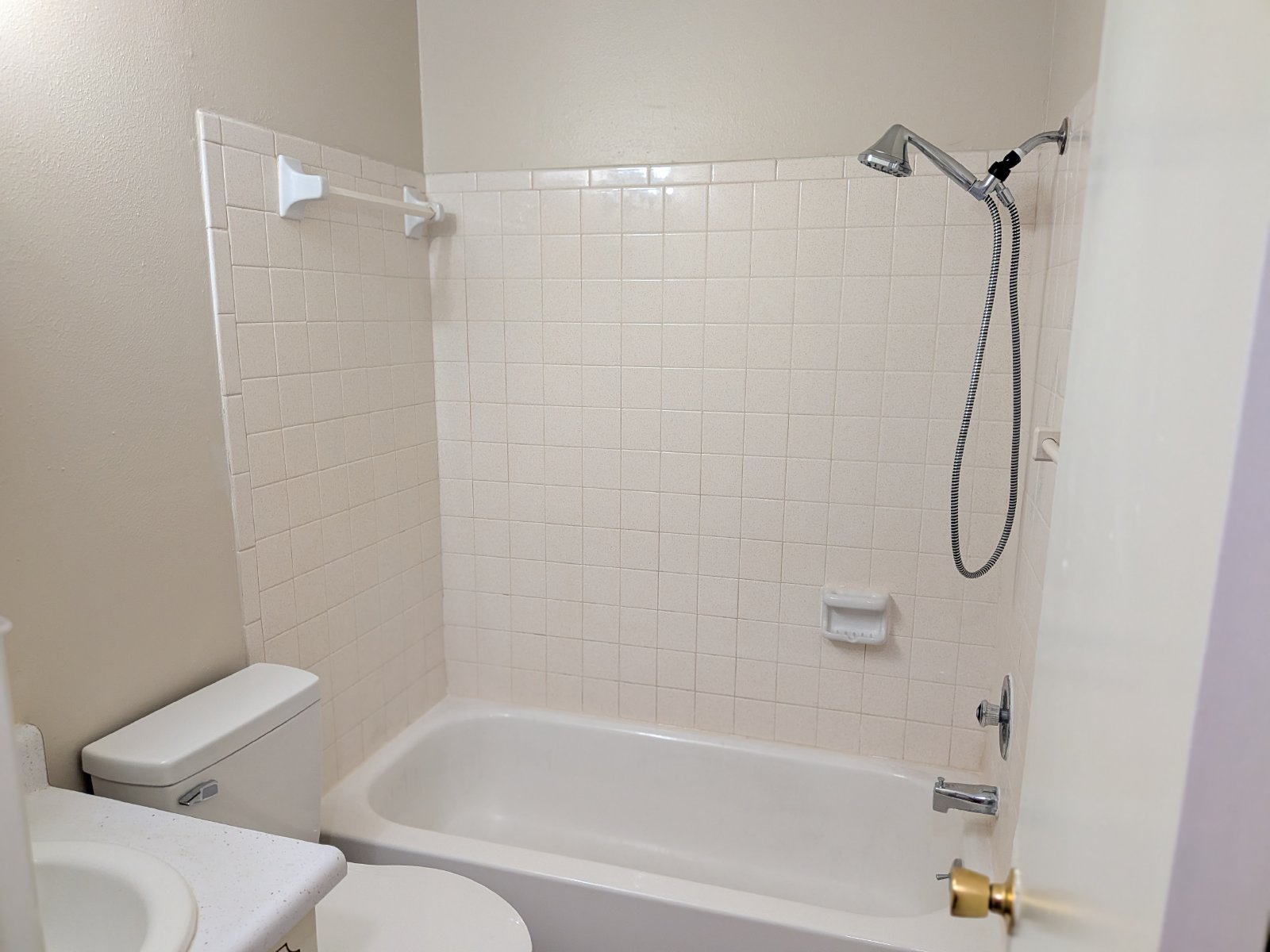 Large One Bedroom One Bathroom In Brooksville property image