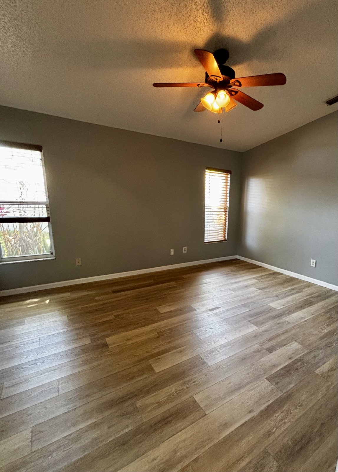 POOL Home 3Bed/2Bath/2 Car Garage property image