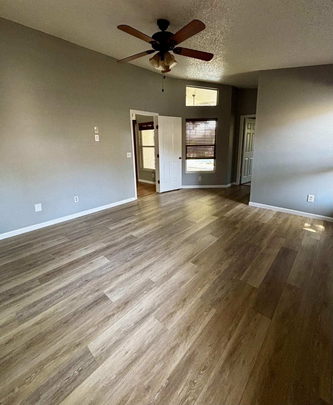 POOL Home 3Bed/2Bath/2 Car Garage property image