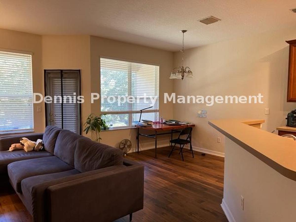 3/2.5 Bath Beautiful Townhome In Seven Oaks! property image