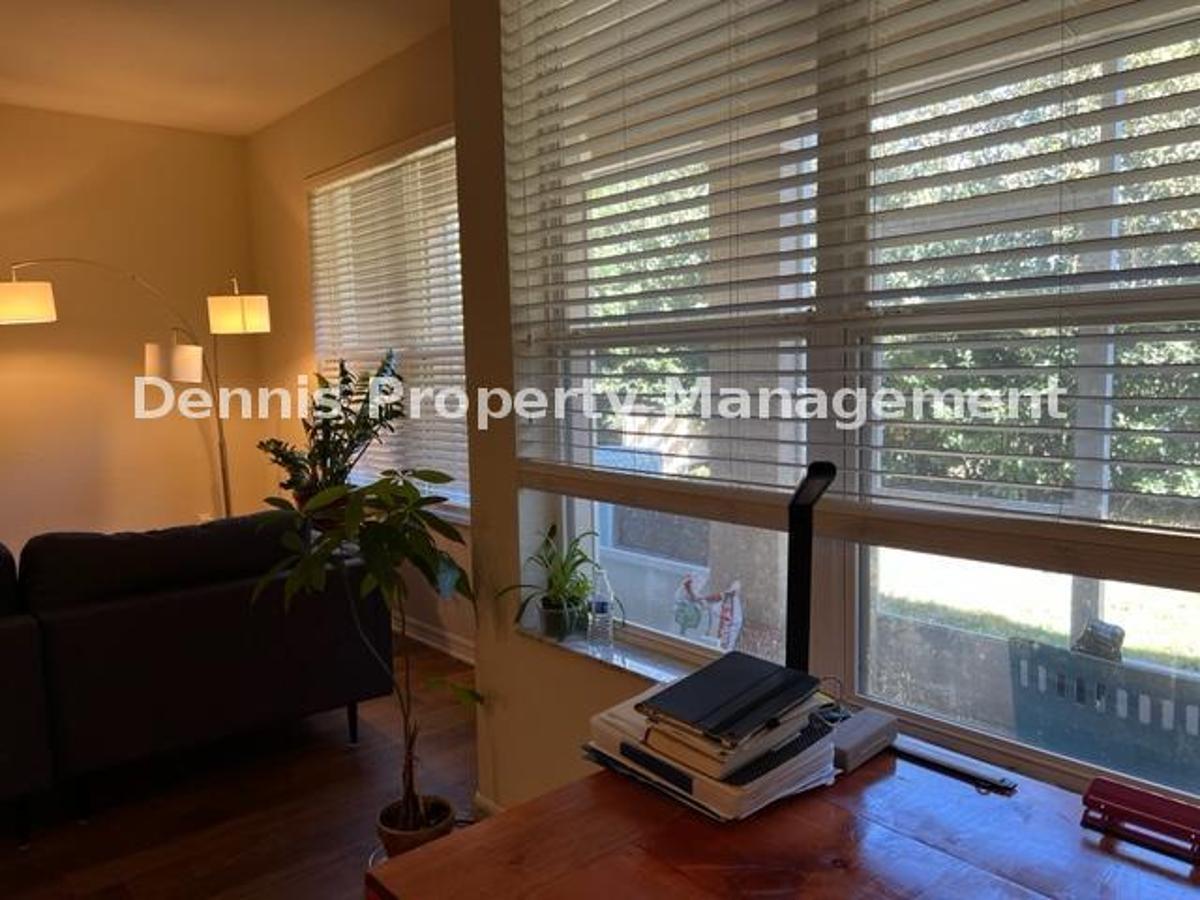 3/2.5 Bath Beautiful Townhome In Seven Oaks! property image