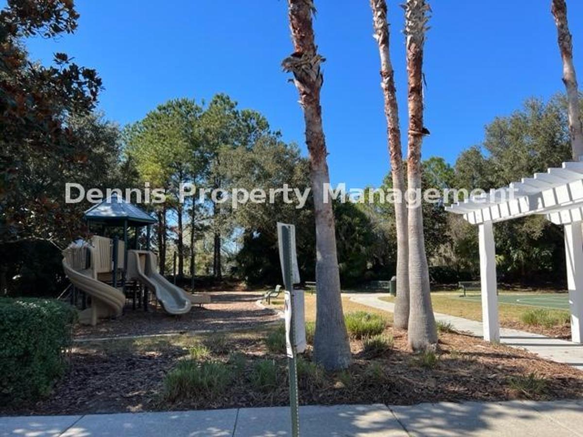 3/2.5 Bath Beautiful Townhome In Seven Oaks! property image