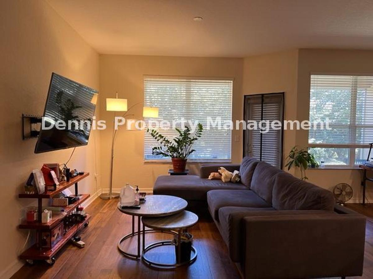 3/2.5 Bath Beautiful Townhome In Seven Oaks! property image
