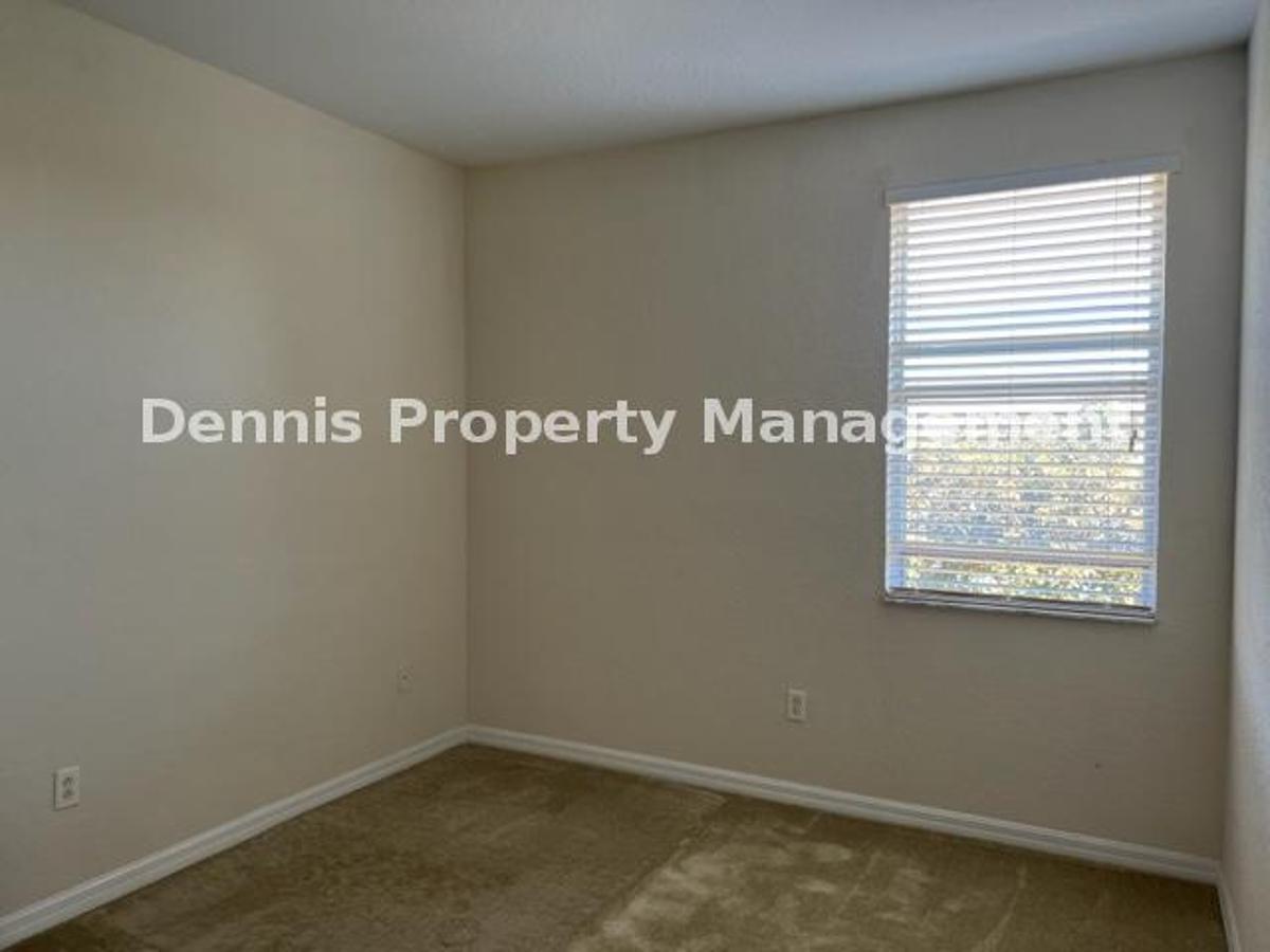 3/2.5 Bath Beautiful Townhome In Seven Oaks! property image