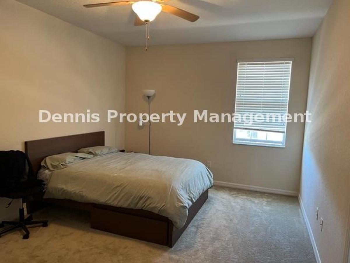 3/2.5 Bath Beautiful Townhome In Seven Oaks! property image