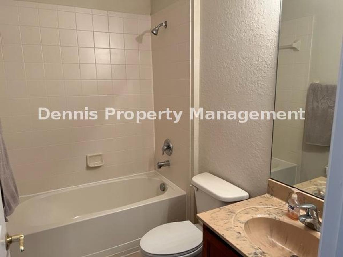 3/2.5 Bath Beautiful Townhome In Seven Oaks! property image