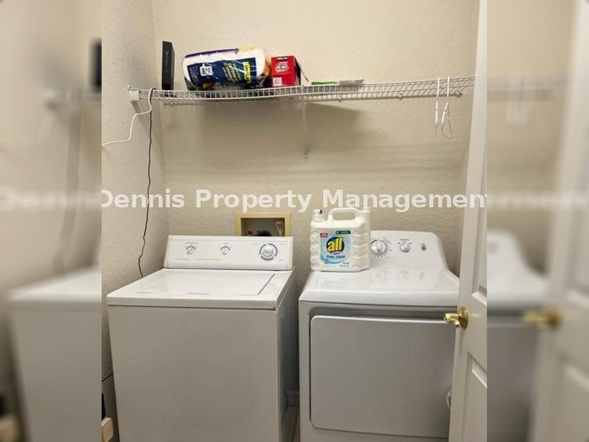 3/2.5 Bath Beautiful Townhome In Seven Oaks! property image