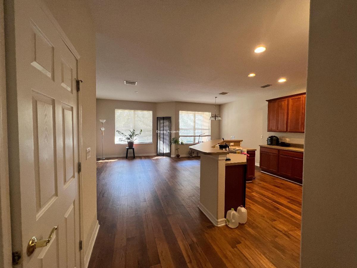 3/2.5 Bath Beautiful Townhome In Seven Oaks! property image