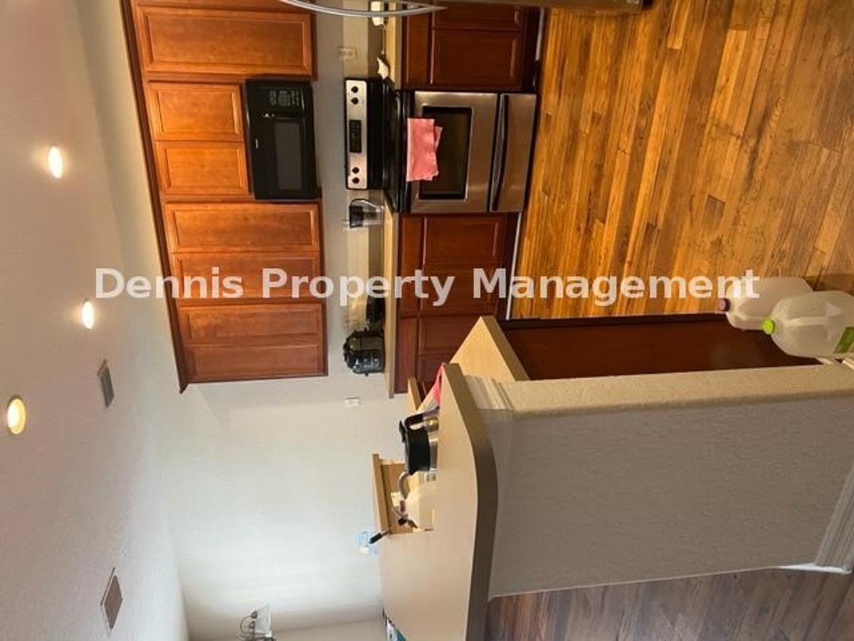 3/2.5 Bath Beautiful Townhome In Seven Oaks! property image