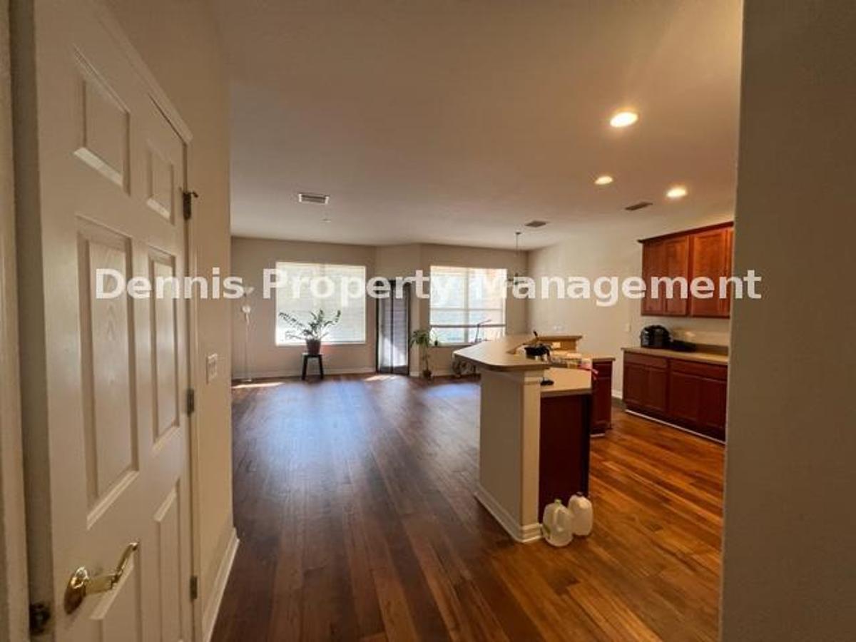 3/2.5 Bath Beautiful Townhome In Seven Oaks! property image