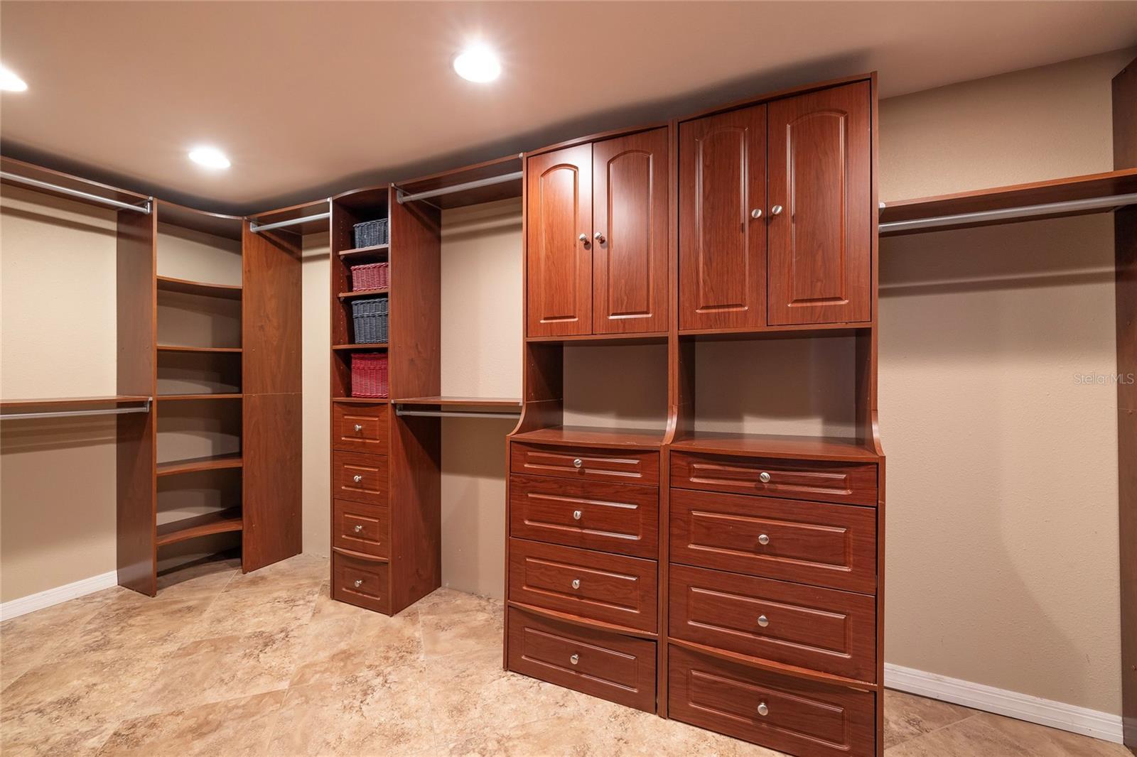 Luxury Living In East Lake Woodlands Updated Pool Home property image