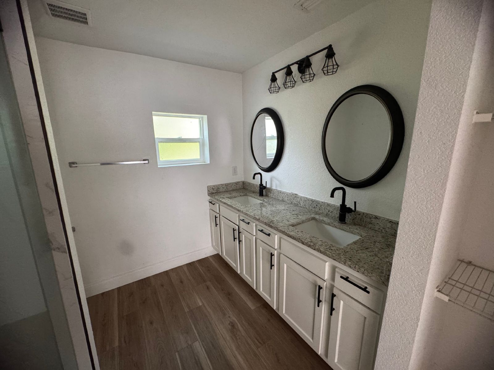 Beautiful And Updated 3 Bed 3 Bath Home In Plant City! property image