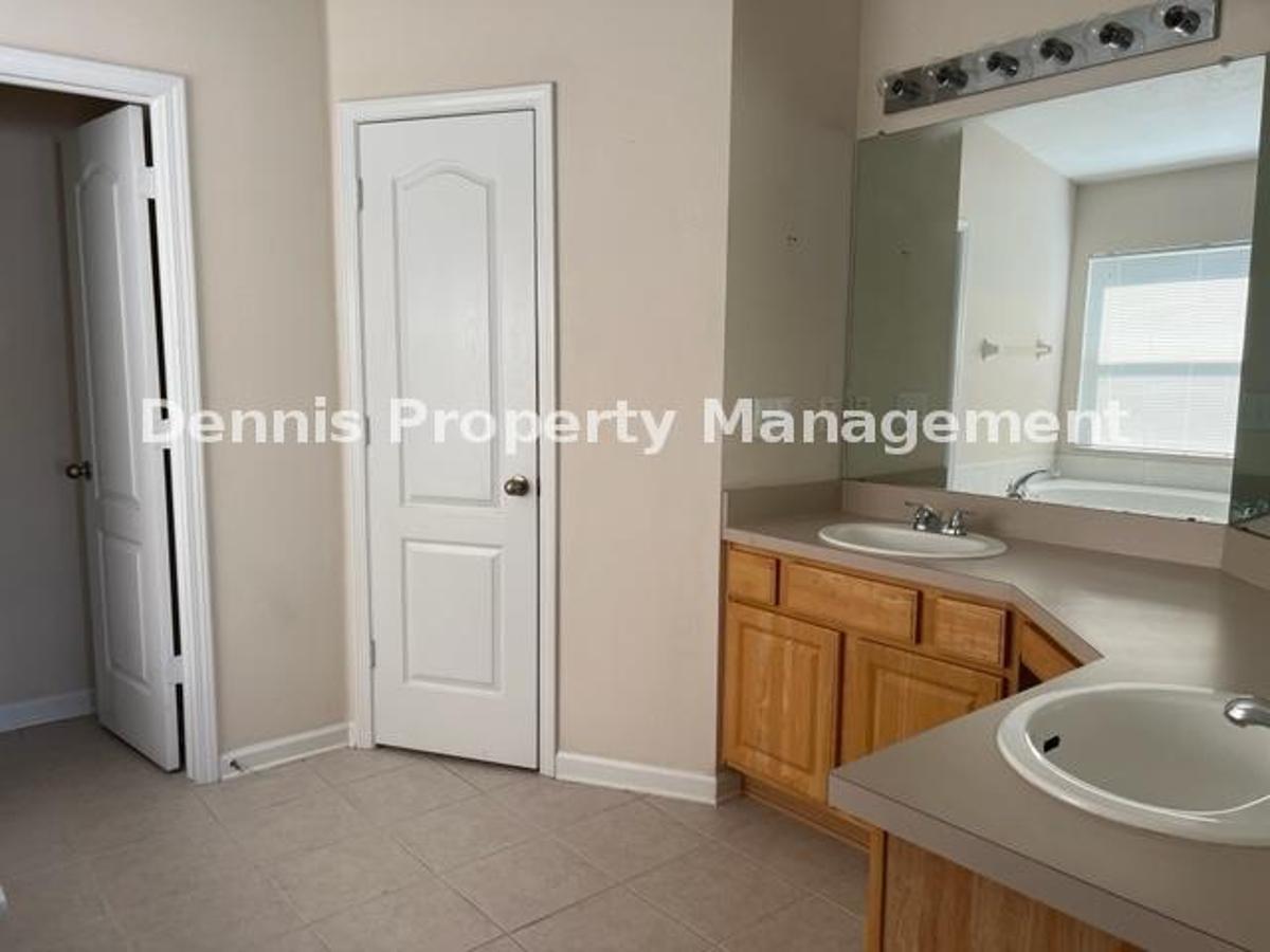 4/2 Gorgeous Home In Palm Cove! property image