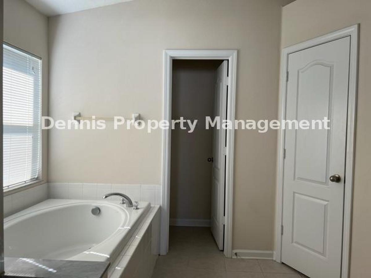 4/2 Gorgeous Home In Palm Cove! property image