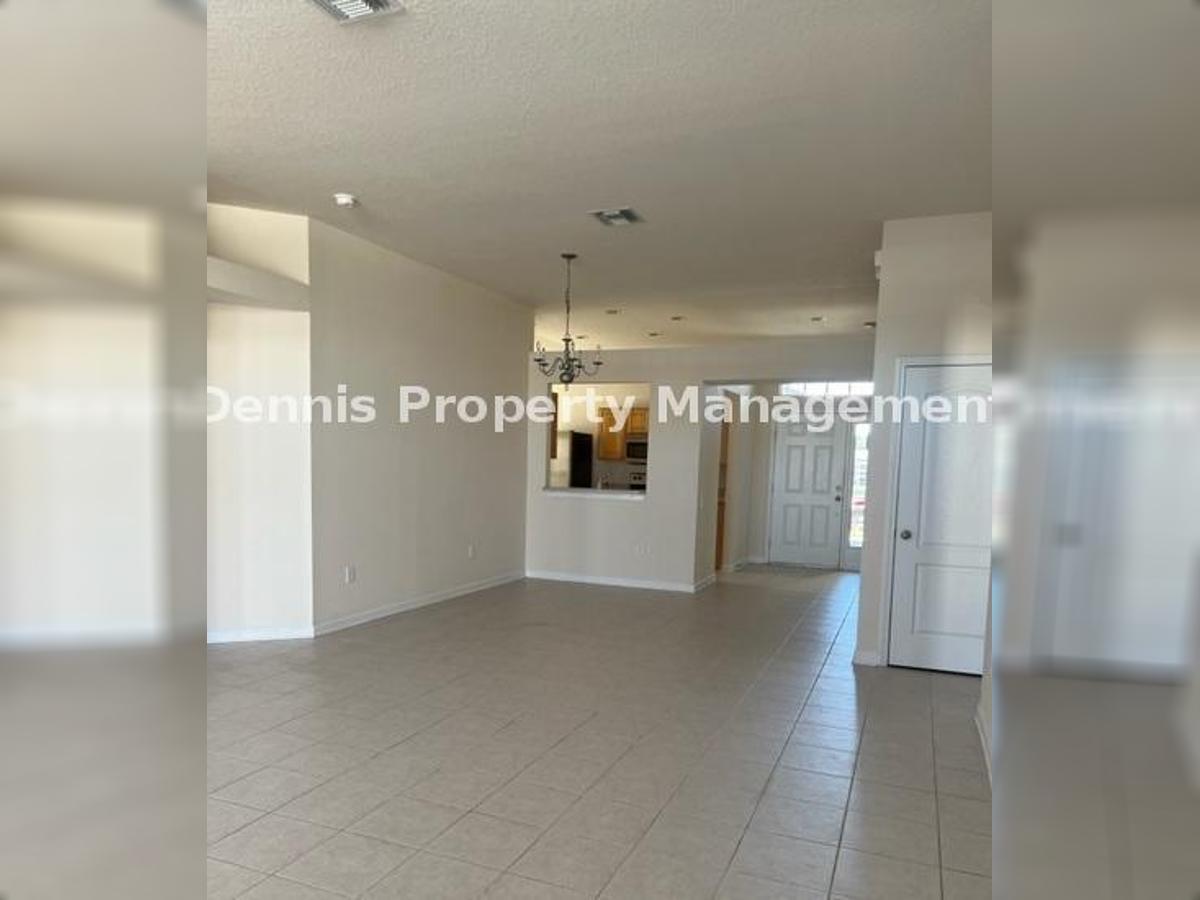 4/2 Gorgeous Home In Palm Cove! property image