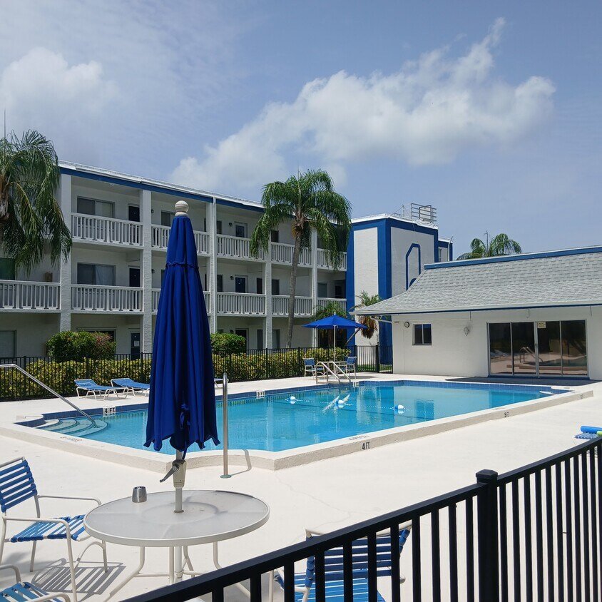 Upscale 2 bed 1 bath condo in St.Pete! property image