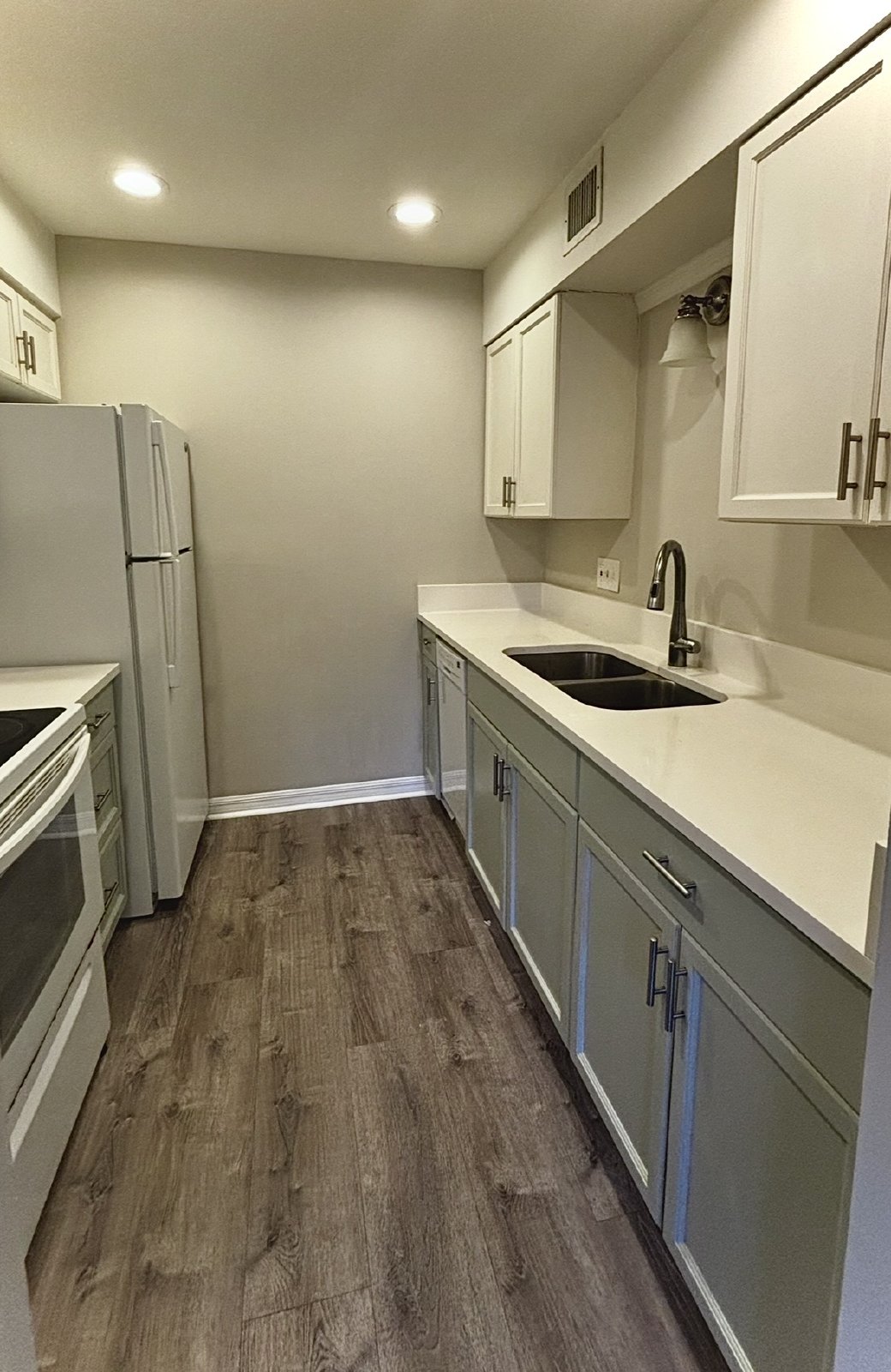 Upscale 2 bed 1 bath condo in St.Pete! property image