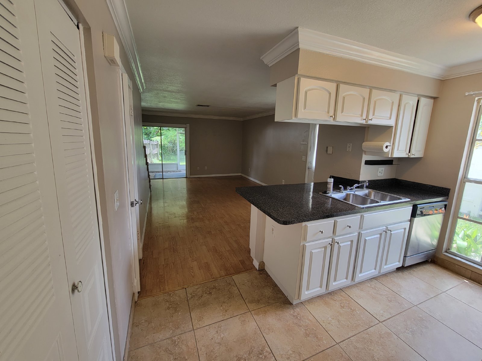 Cute 2/2.5 Townhouse With Fenced Yard property image