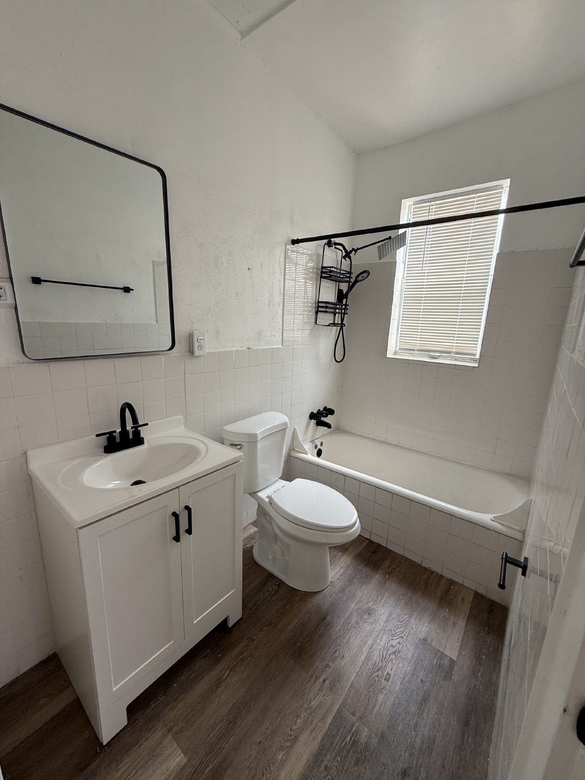 Charming 2 Bed 1 Bath Apartment property image