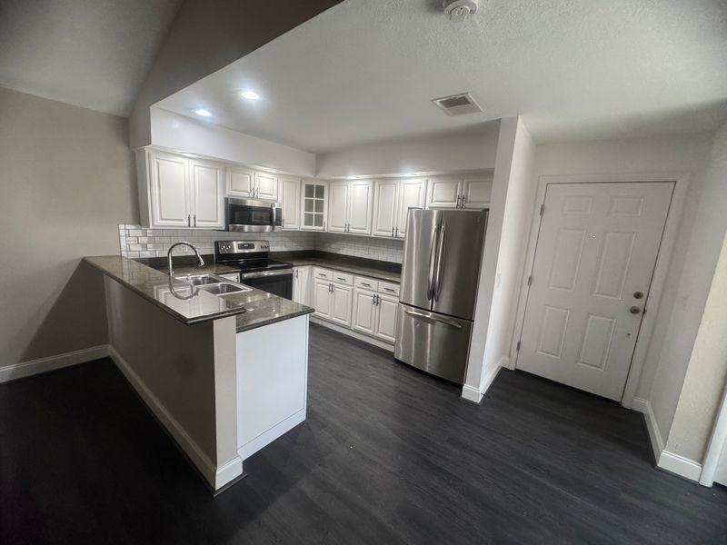 Beautiful And Updated 2 Bed 2 Bath Condo In Clearwater property image
