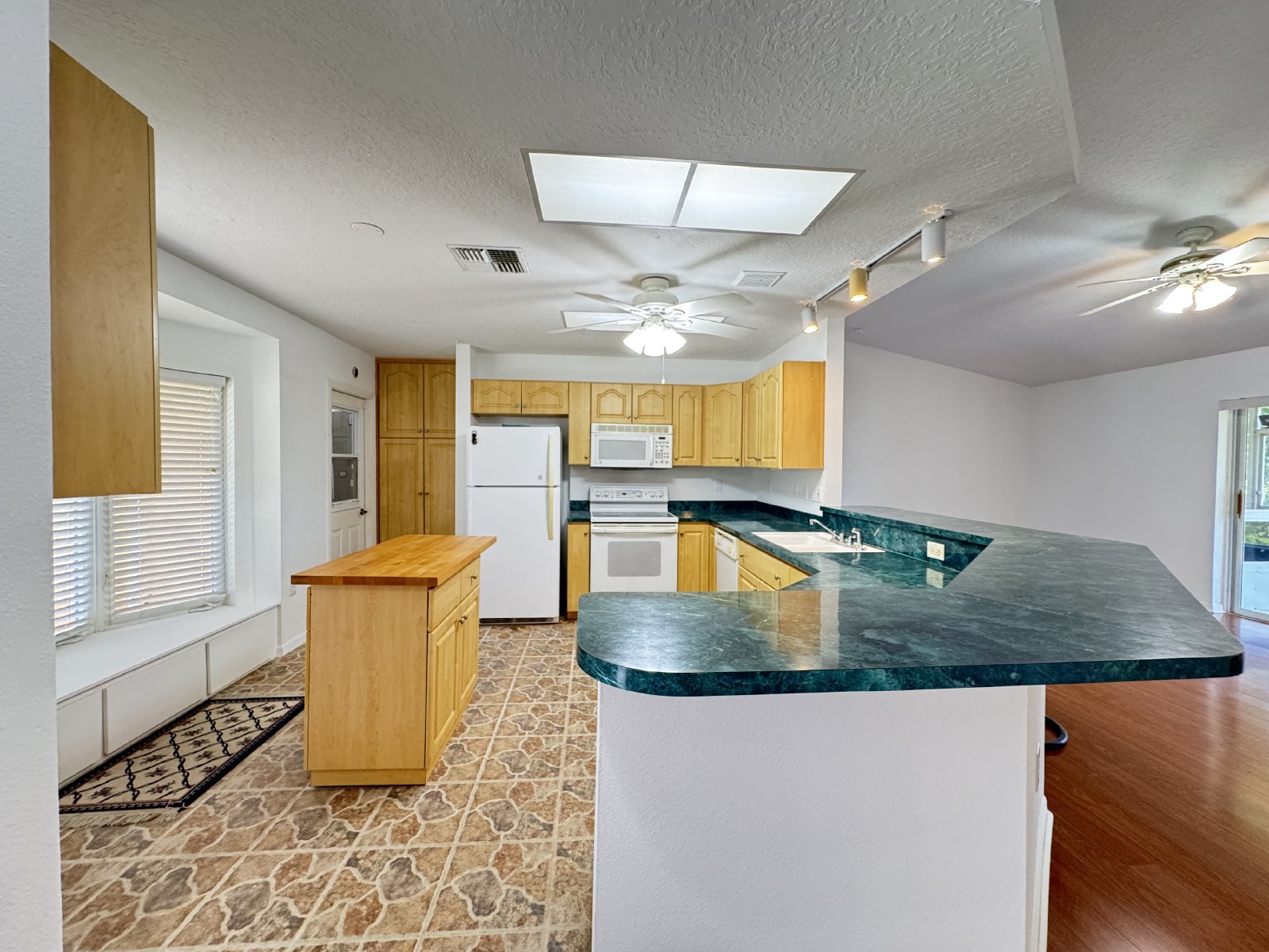 Beautiful 3/2/2 With Screened Lanai On Cul-de-sac property image