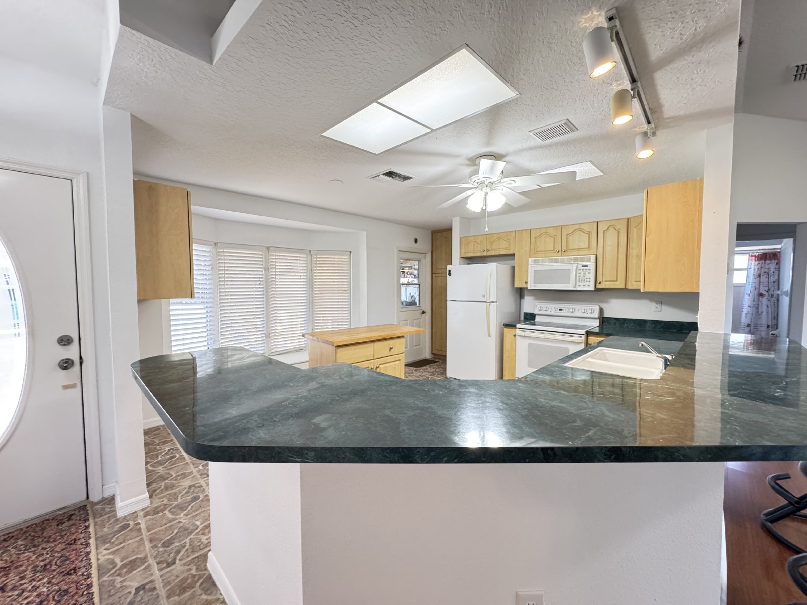 Beautiful 3/2/2 With Screened Lanai On Cul-de-sac property image