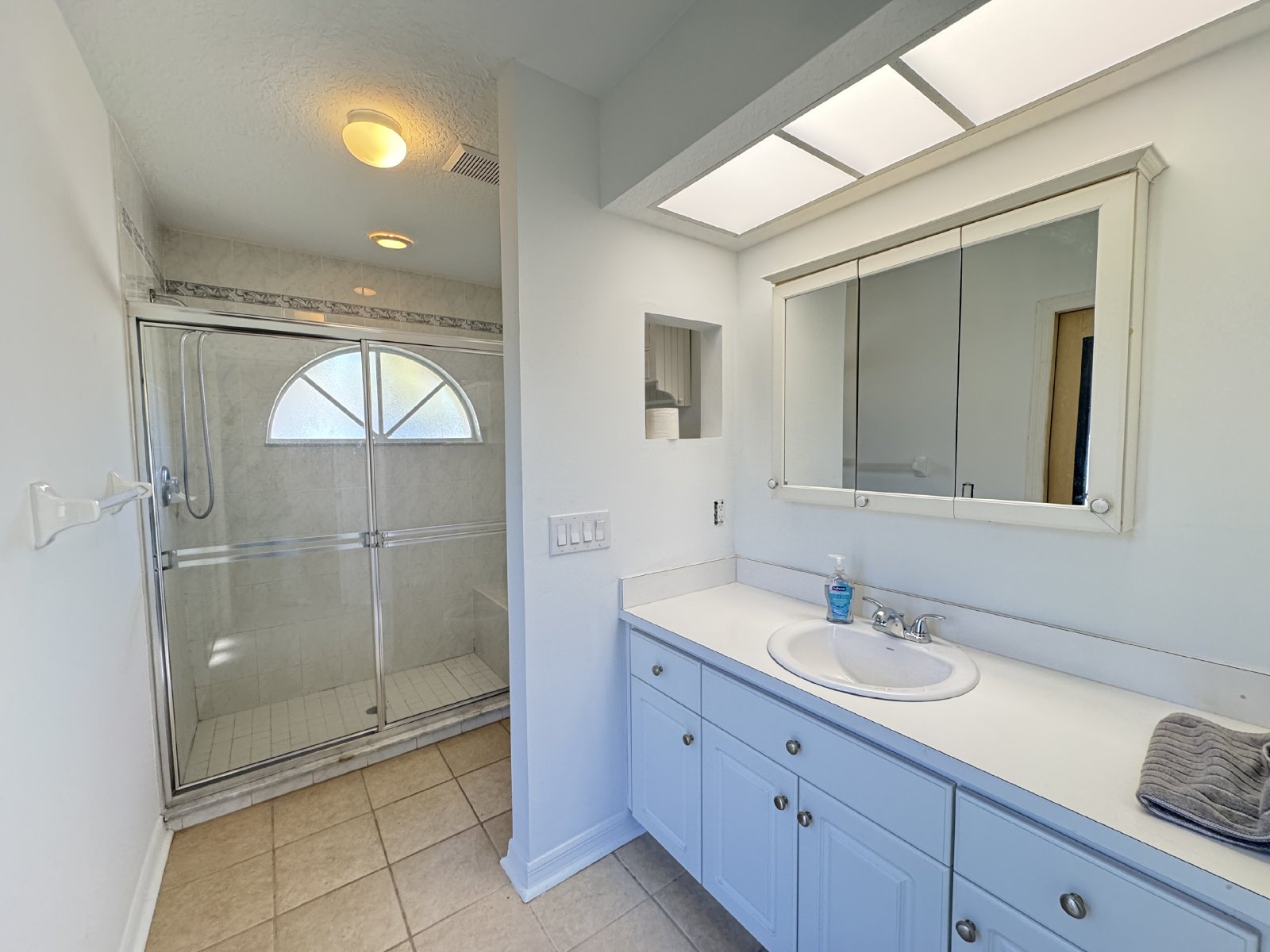 Beautiful 3/2/2 With Screened Lanai On Cul-de-sac property image