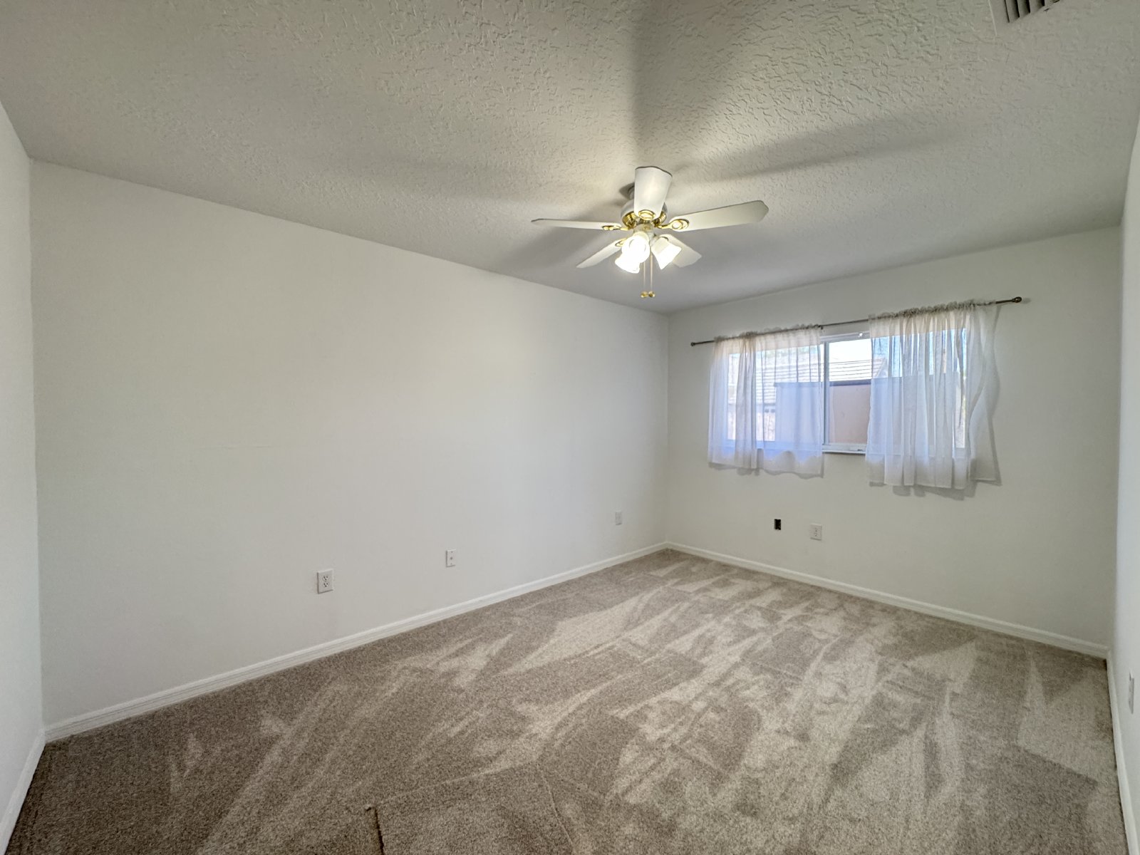 Beautiful 3/2/2 With Screened Lanai On Cul-de-sac property image