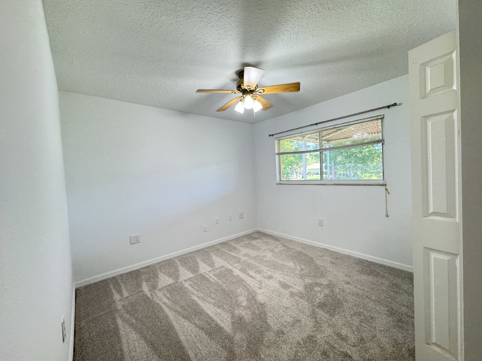 Beautiful 3/2/2 With Screened Lanai On Cul-de-sac property image