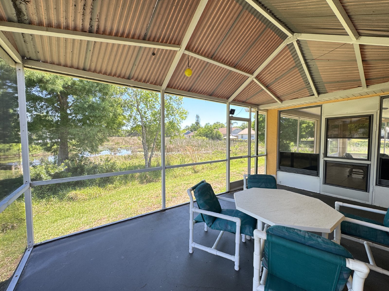 Beautiful 3/2/2 With Screened Lanai On Cul-de-sac property image