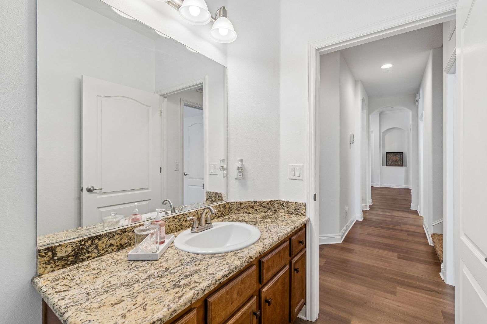 10524 MISTFLOWER LN, TAMPA FL 33647 property image