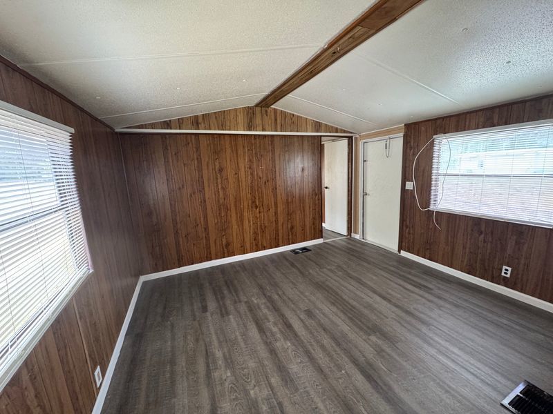 Charming 2 Bed 1 Bath Mobile Home In Hudson property image