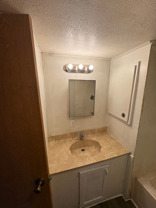 Charming 2 Bed 1 Bath Mobile Home In Hudson property image