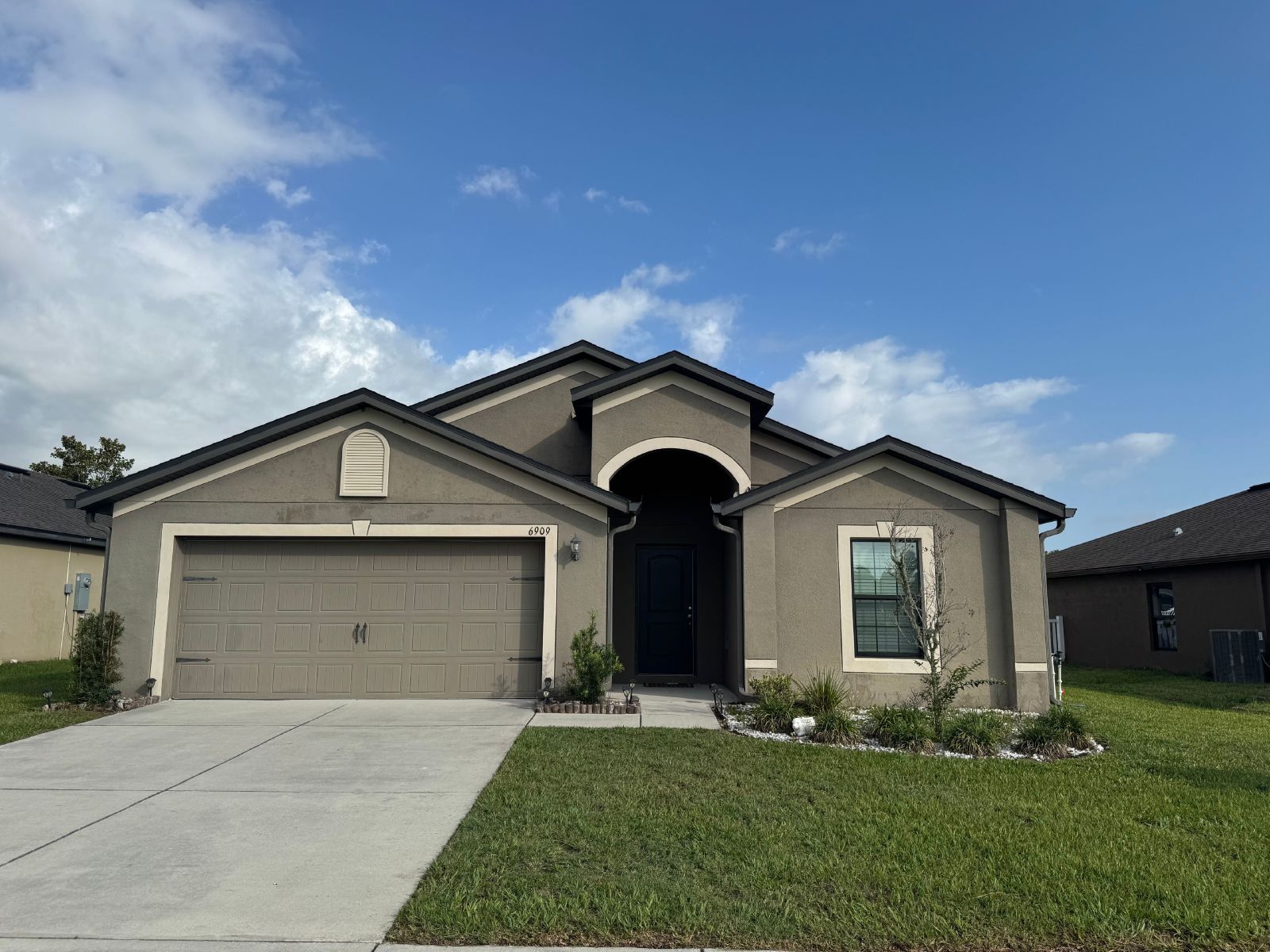 Stunning 4 Bedroom 2 Bath Home In Sherman Hills property image