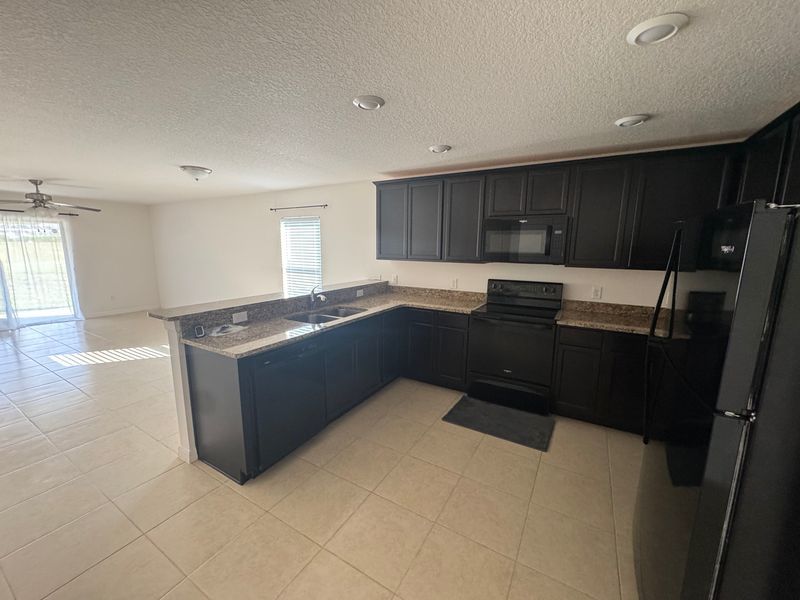 Stunning 4 Bedroom 2 Bath Home In Sherman Hills property image