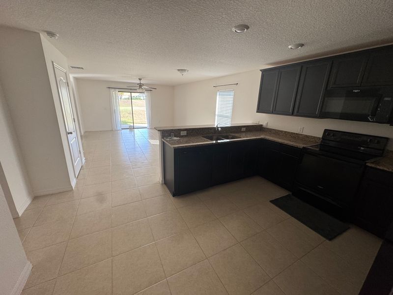 Stunning 4 Bedroom 2 Bath Home In Sherman Hills property image