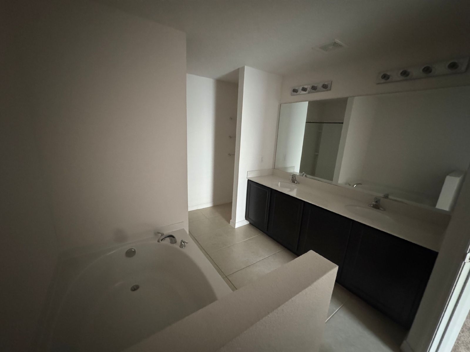 Stunning 4 Bedroom 2 Bath Home In Sherman Hills property image