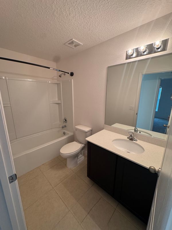 Stunning 4 Bedroom 2 Bath Home In Sherman Hills property image