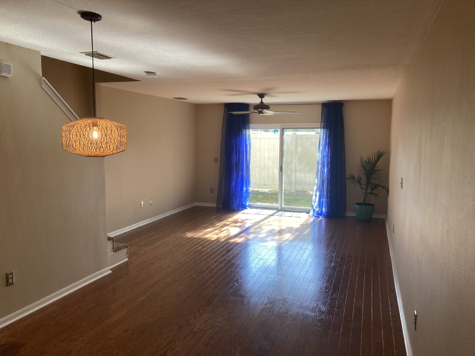 Beautiful 2BR/2.5BA Townhome In Desirable Waterford Townhomes. property image