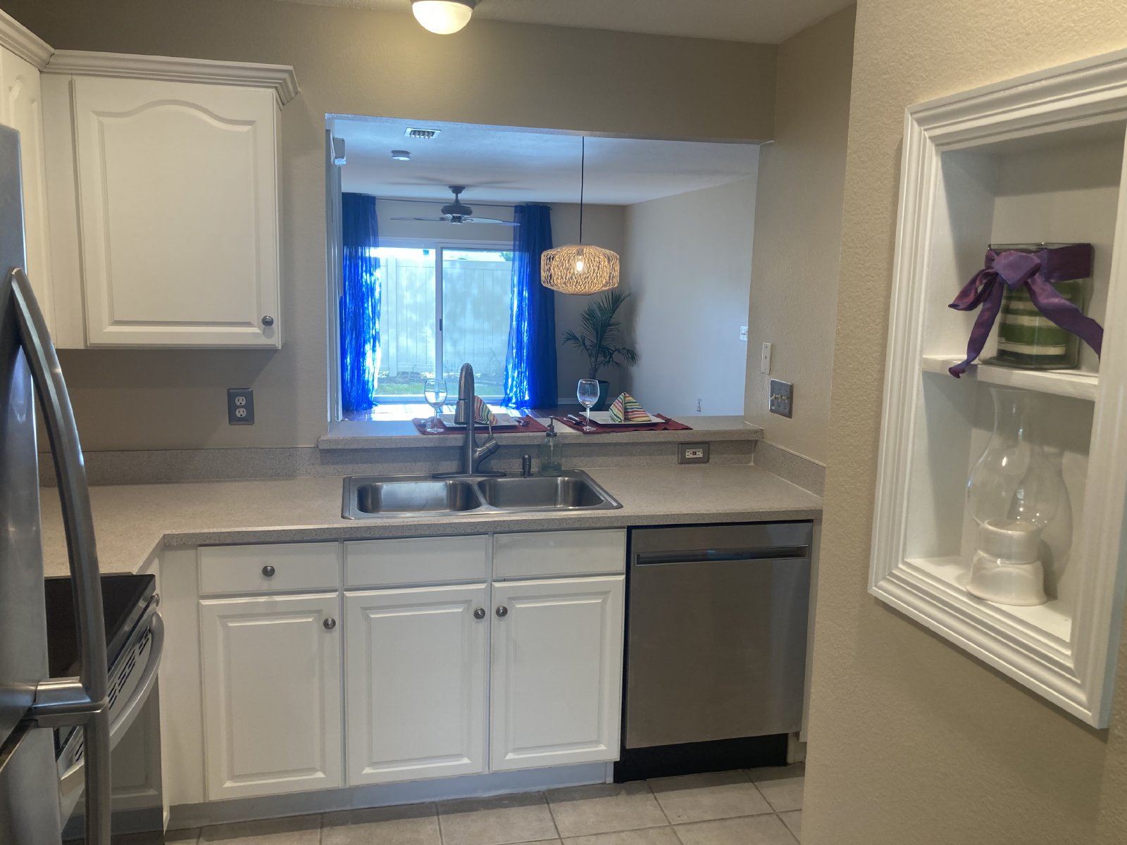 Beautiful 2BR/2.5BA Townhome In Desirable Waterford Townhomes. property image