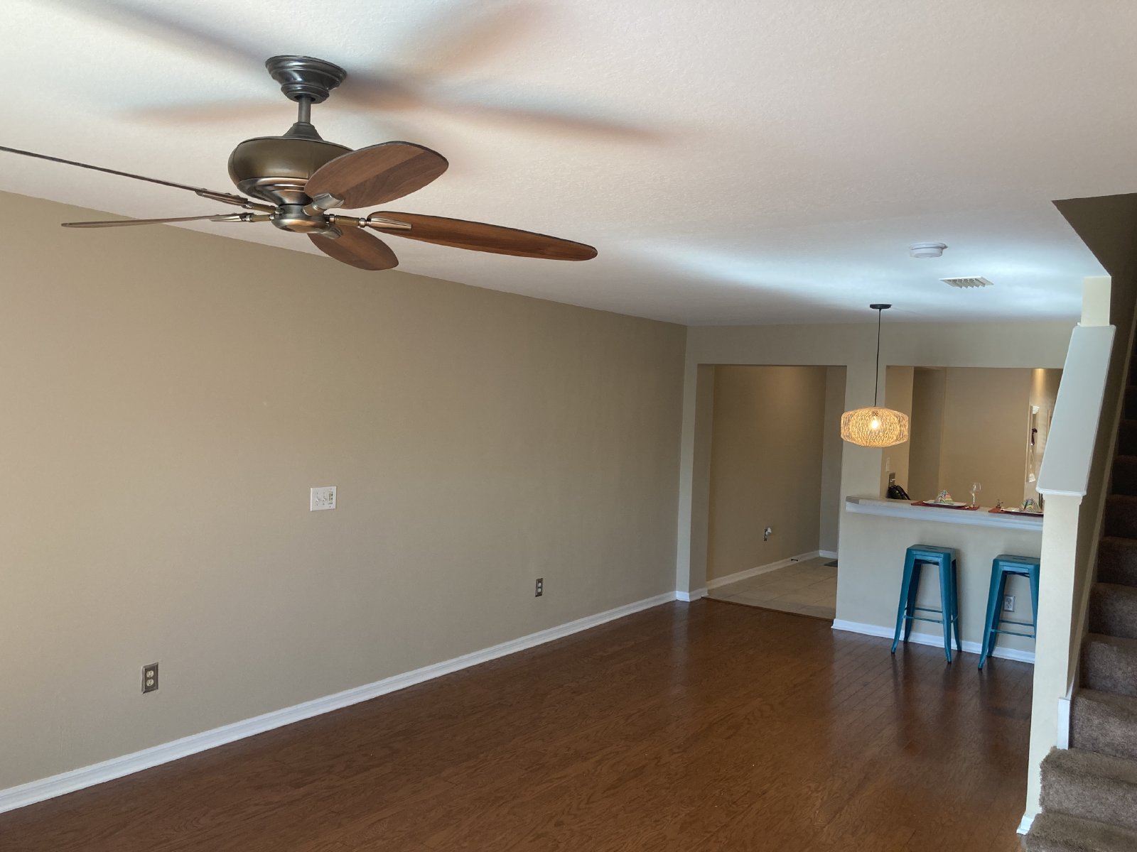 Beautiful 2BR/2.5BA Townhome In Desirable Waterford Townhomes. property image