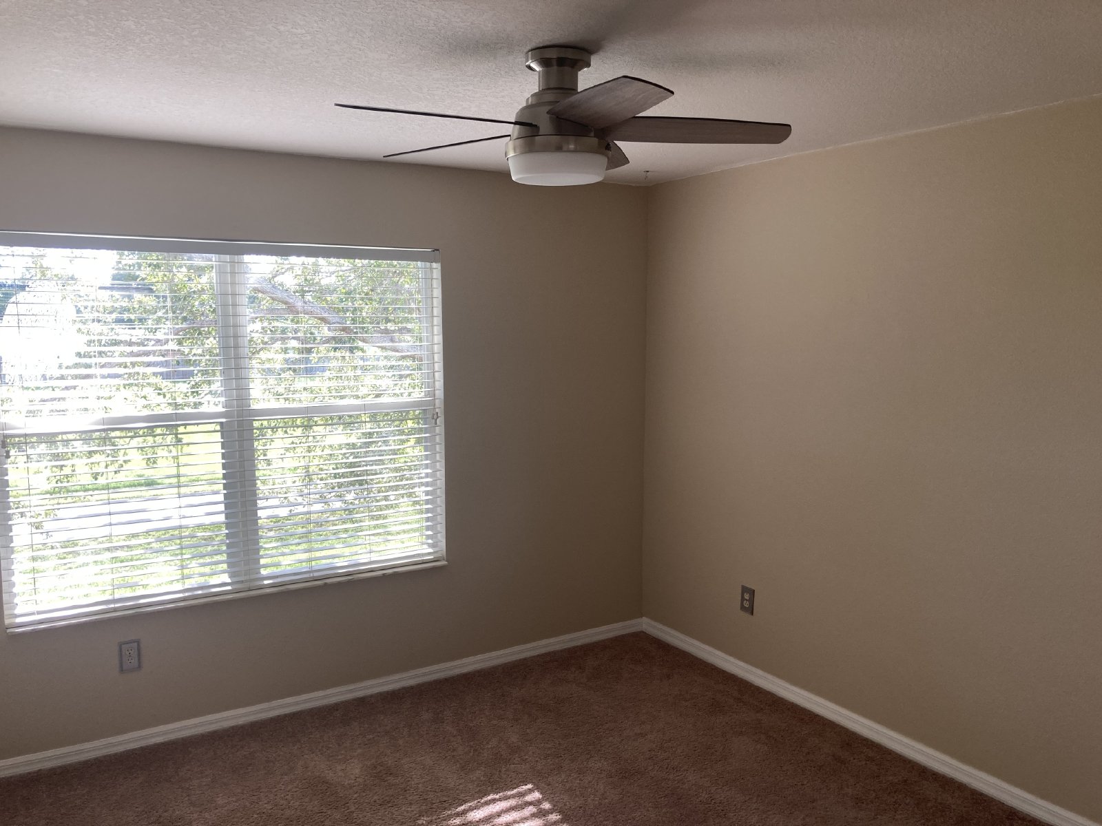 Beautiful 2BR/2.5BA Townhome In Desirable Waterford Townhomes. property image